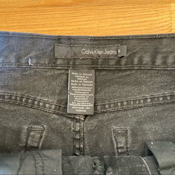 vintage | calvin klein | mid-rise black cut off shorts - Picture 5 of 5